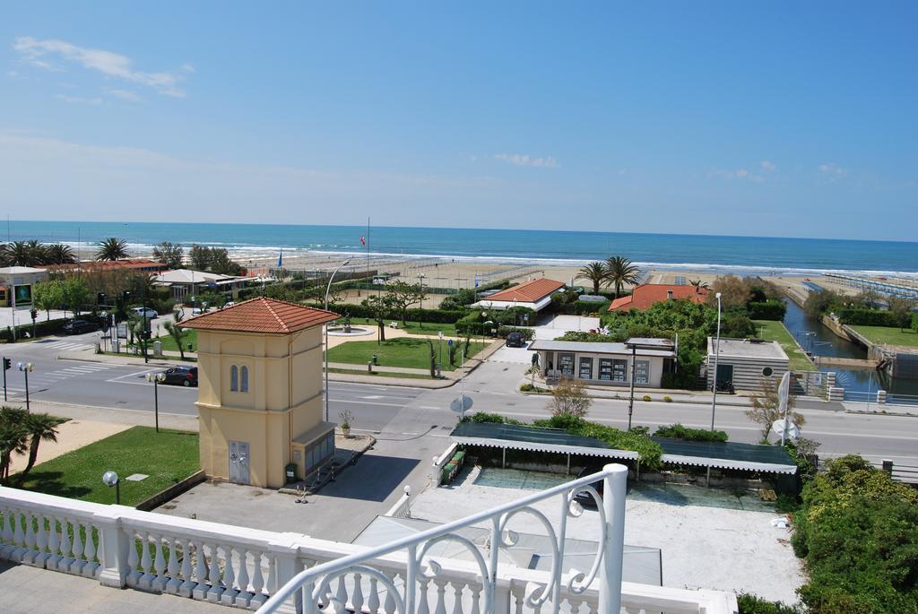 Hotel Coluccini Marina di Pietrasanta Esterno foto